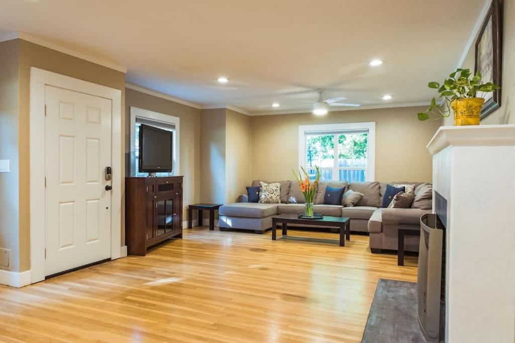 Lovely House Near Downtown, Home Away From Home! Chico Exterior photo